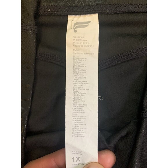 Fabletics Powerhold Workout Shorts Black Foil Snake Print Women’s Size 1X - Picture 2 of 4